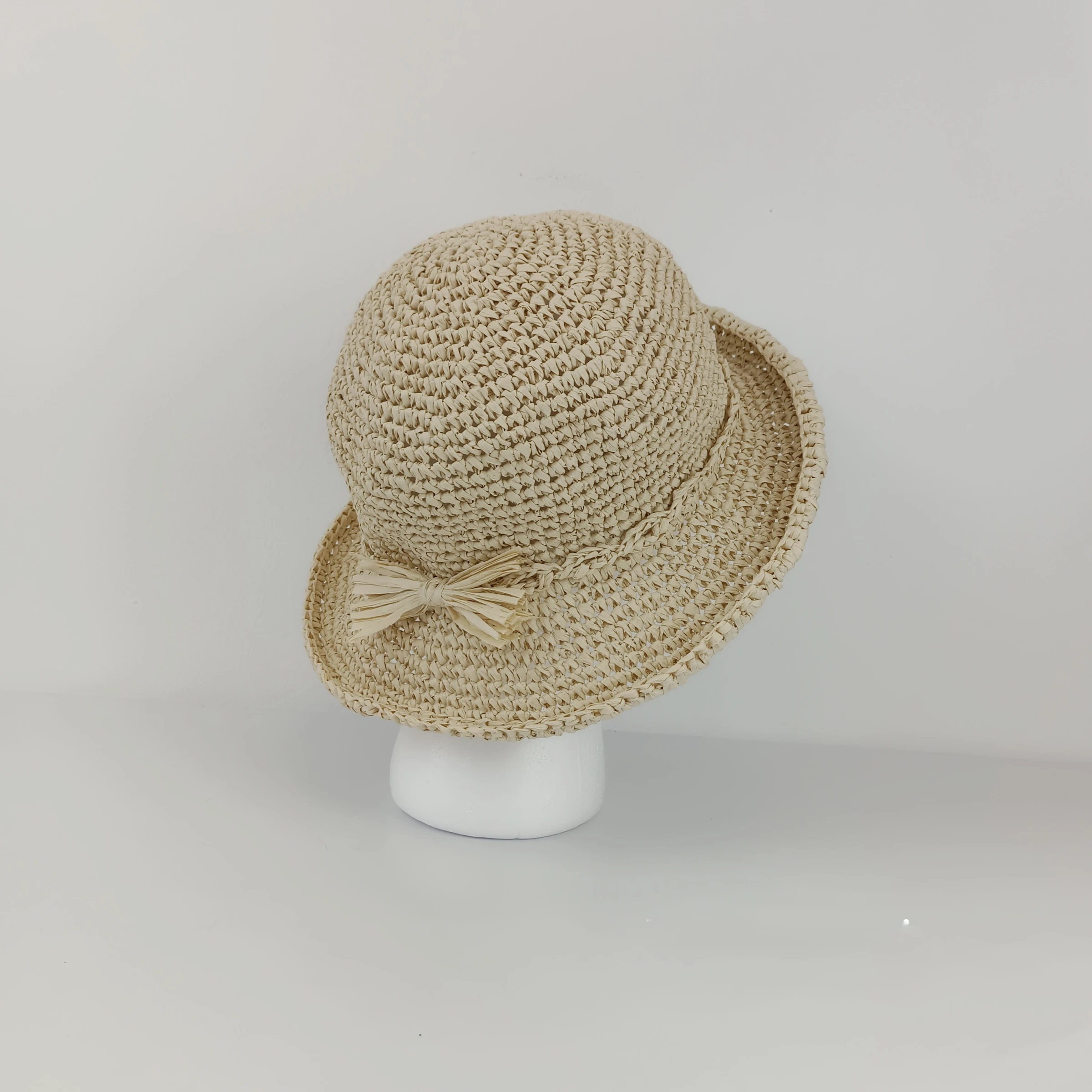 Sombrero de ala estilo bucket tejido con rafia ligera – photo 2